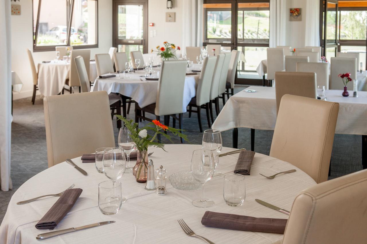 Hotel Logis Le Saint Cyr Montmelard Esterno foto