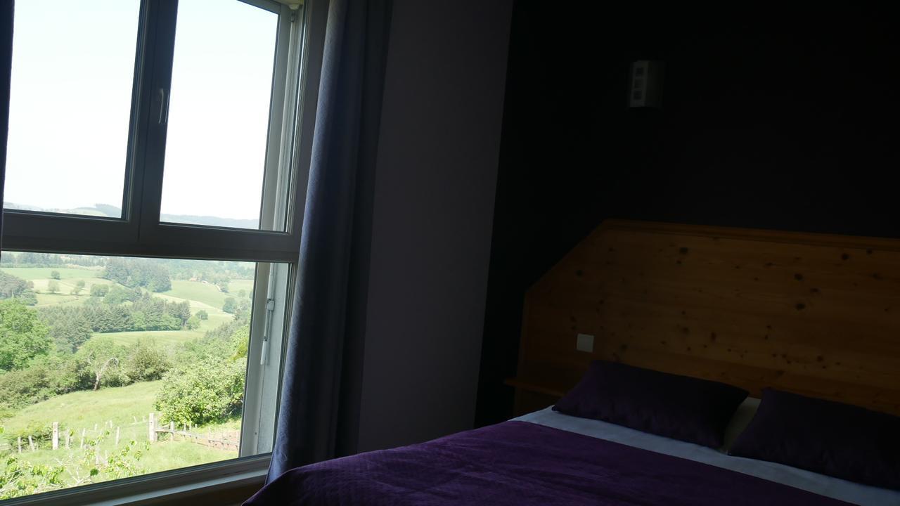 Hotel Logis Le Saint Cyr Montmelard Esterno foto