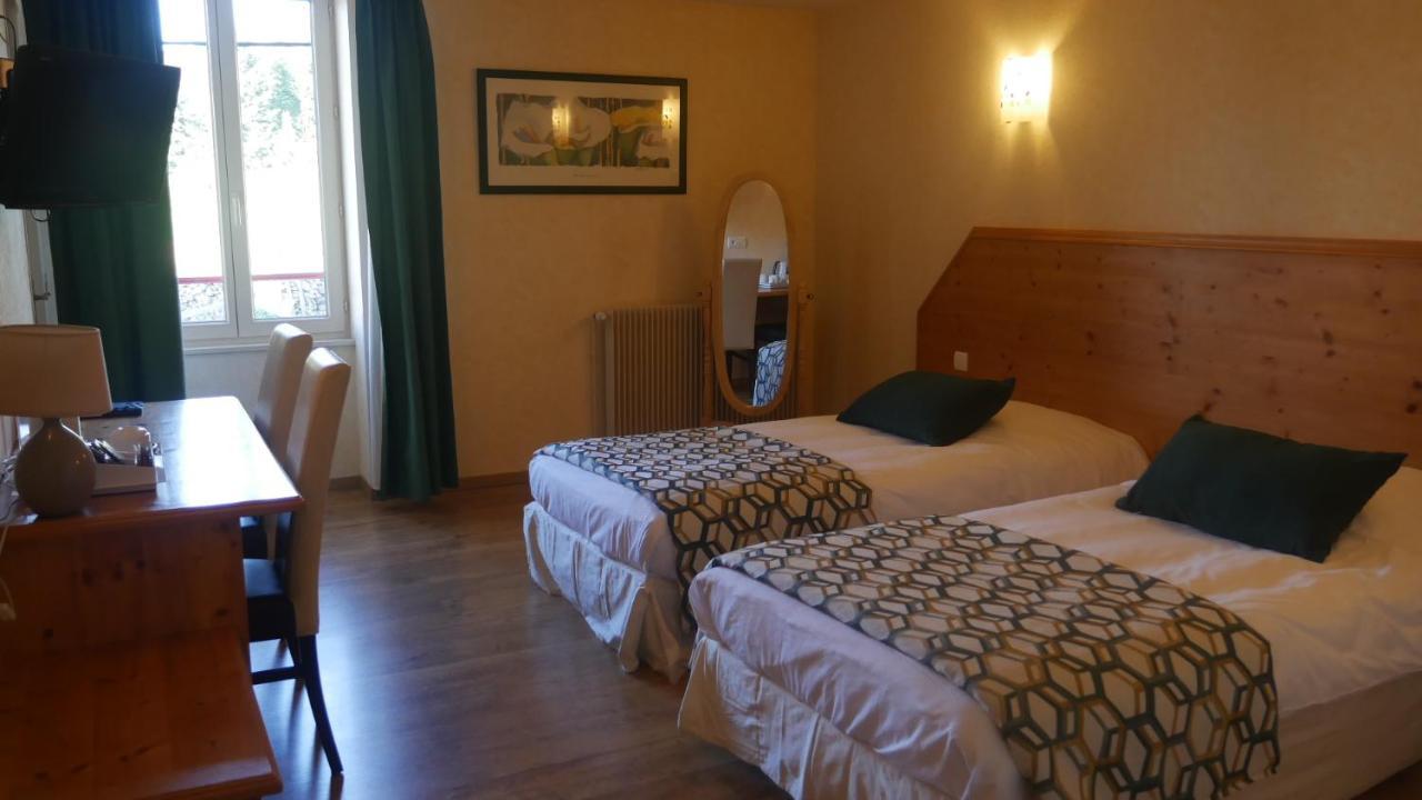 Hotel Logis Le Saint Cyr Montmelard Esterno foto