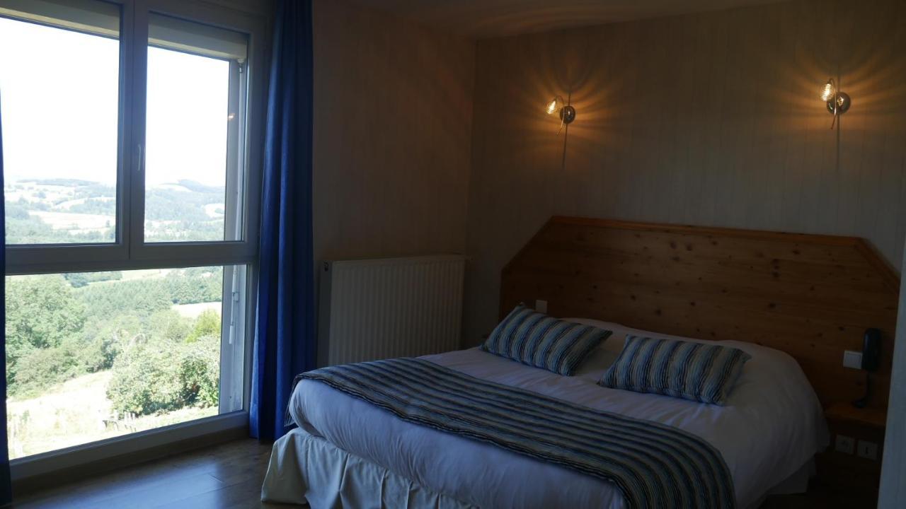 Hotel Logis Le Saint Cyr Montmelard Esterno foto