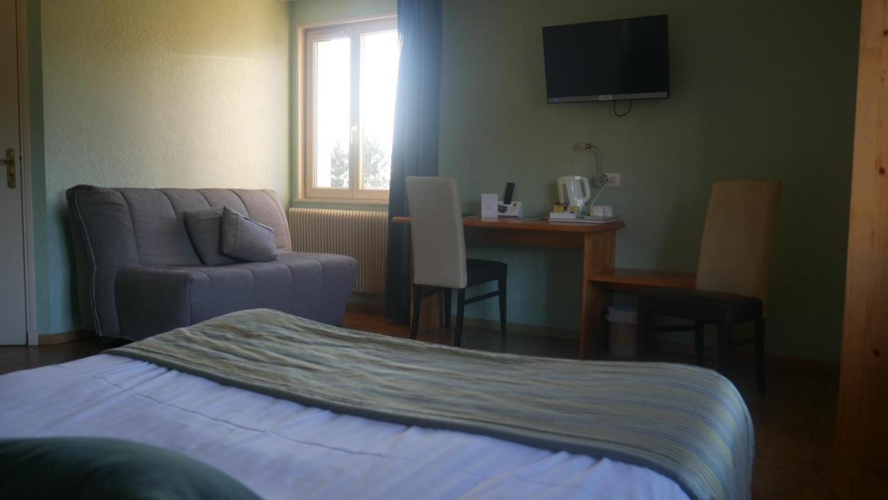 Hotel Logis Le Saint Cyr Montmelard Esterno foto